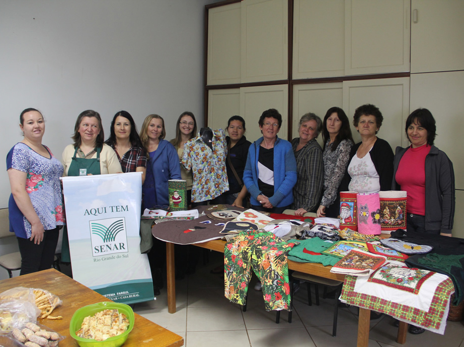 SECRETARIA DE POLÍTICAS DA MULHER REALIZA CURSO DE COSTURA